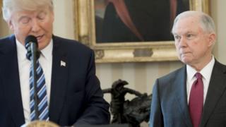 Rais Trump na Jeff Sessions: Bwana Trump amesema kuwa mwanasheria mkuu Jess Sessions ni dhaifu