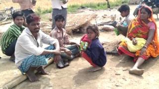 વાવાઝોડાને કારણે બેઘર બનેલા લોકો