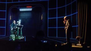 Holograma de Stephen Hawking en una conferencia.