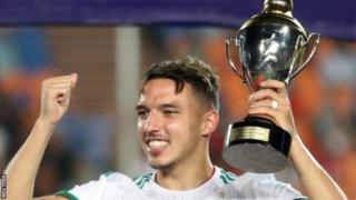 Bennacer s'engage avec le Milan AC