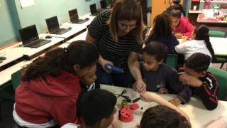Débora Garofalo com os alunos