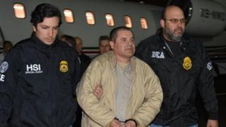 El Chapo Guzman katikati