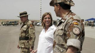 Carme Chacón with Spanish military in Afghanistan, Apr 2008