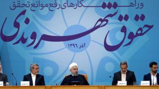 حسن روحانی گفته "ملت ما از انقلاب مشروطه به این سو گفت نمیخواهم رعیت باشم و یک آقایی هم آن بالا به نام شاه باشد"
