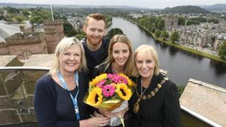 Sarah agus Brad Allred, Pròbhost Inbhir Nis Eilidh NicIlleMhìcheil, agus Lesley Junor aig Highlife Highland