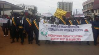 Après son indépendance obtenue en Octobre 1961 de la Grande Bretagne, elle a formé une union avec le Cameroun francophone pour former un Etat fédéral.