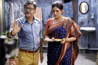 Sanjay Mishra iyo Ekavali Khanna ayaa ku jilaya say iyo xaas