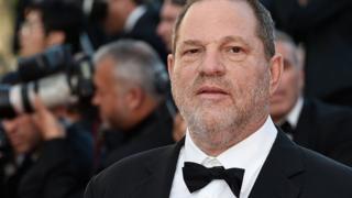 Харви Вайнштейн, получивший «Оскар» кинопродюсер, обвиняемый в сексуальных домогательствах над женщинами, был уволен советом директоров своей компании.