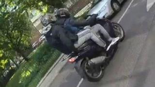 двое на скутере