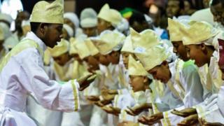 ፓትርያርኩ አቡነ መርቆርዮስ ሲሰደዱ ያልተወለዱ ታዳጊ ወጣቶችም በሚሊኒየም አዳራሽ ዝግጅት ላይ ተሳታፊ ነበሩ።