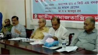 বি চৌধুরী, ড. কামাল হোসেন, আর আসম আবদুর রবের মত নেতারা আছেন যুক্তফ্রন্টে। (ফাইল ফটো)