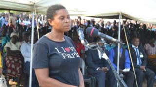 Una mujer aparece en público en el área de Mulanje, en el sur de Malawi, alegando que fue atacada por un vampiro.