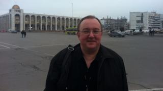 Пономарев Ноокат окуясына байланыштуу кармалгандар камоо, тергөө учурунда ар кандай аёсуз кыйноолорго туш болушканы тууралуу доклад жазган.