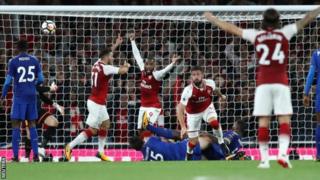 Giroud akishangilia baad ya kufunga bao la ushindi la Arsenal