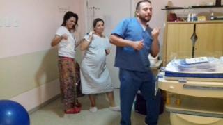 Liz Garcia dançou Despacito momentos antes de dar à luz Marina, em agosto deste ano