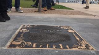 Dundee plaque