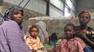Baqattoota Kaampii Hammaarreessaa keessa jiran, hawwan lamaa fi daa'imman lama
