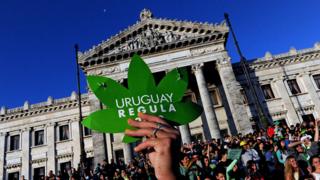 Manifestación a favor de la legalización de la marihuana en Uruguay.