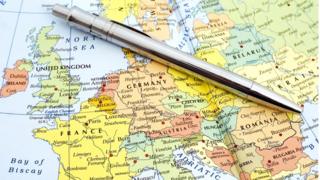 O país europeu que ano após ano vê pessoas deixando o país e população diminuindo O país europeu que ano após ano vê pessoas deixando o país e população diminuindo