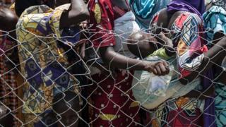 Ndị mmadụ nọ n'ebe obibi ndị gbara ọsọ ndụ dị na Borno