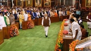 मोदी लोकसभेत बोलताना