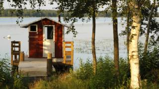 Финская хижина в сауне на озере