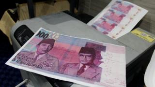uang palsu