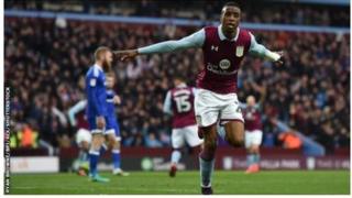 Jonathan Kodjia sydd wedi sgorio 13 gôl i Aston Villa ers gadael Bristol City yn Awst