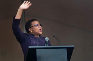 Graca Machel kumushtaki daktari wa Nelson Mandela