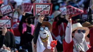 Protesto de mulheres contra sites pornográficos na Coreia do Sul