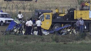 Retirada del Antonov siniestrado en 2002.