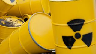 Barriles con material nuclear