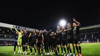 Chelsea décroche son sixième titre de champion d'Angleterre et le cinquième en l'espace de douze ans.