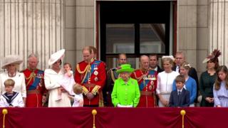 Королевская семья в Букингемском дворце
