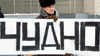 Протестующий против заключения Евгении Чудновец