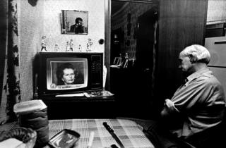 Gwylio'r newyddion yn 1985