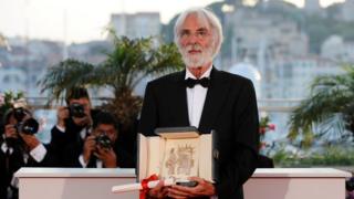 Haneke Altın Palmiye ödülünü alırken