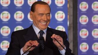 Сильвио Берлускони изобразил выступление на своем съезде партии в октябре 2017 года