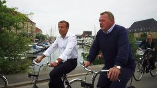 Danimarkaya səfərdə olan Fransa prezidenti Emmanuel Macron, Danimarkanın Baş naziri Lars Rasmussen-lə birlikdə Kopenhagendə velosiped sürübdür.