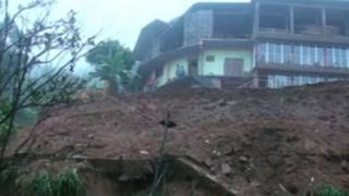 ගංවතුරට සහ නාය යාම්වලට හසු වී දිවයින පුරා නිවාස එක්දහස් තුන්සීයකට හානි සිදු වී ඇති බවත් ආපදා කළමනාකරණ මධ්යස්ථානය පවසයි