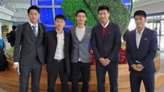 경기 다음 날, 평양에서 남북경기에 뛴 북한(조선) 축구대표팀 후배 선수들을 만난 안영학. 왼쪽부터 리영직, 최성혁, 안영학, 박광룡, 한광성 선수