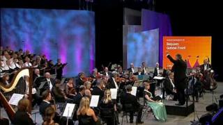 Perfformiad o'r Requiem gan Fauré yn Eisteddfod Sir Gâr y llynedd