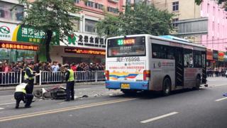 福建龙岩发生公交车劫持事件,官方通报称事件已造成8人死亡。