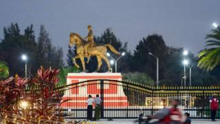 ဗိုလ်ချုပ်ကြေးရုပ်တု လုံးဝ မရွှေ့နိုင်ဘူးလို့ ပြည်နယ်ဝန်ကြီးချုပ်က ပြောဆို
