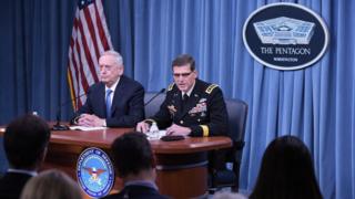 ABD Savunma Bakanı James Mattis (solda) ve ABD Merkez Kuvetler Komutanı Joseph Votel