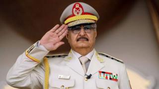 Janaraal Khaliifa Xaftar ayaa horay uga tirsanaa Milatariga Liibiya