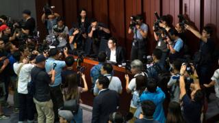 涂谨申担任主席的法案委员会获泛民主派议员支持,但不获建制派议员承认。