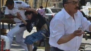 احتجاجات طلاب المرحلة الثانوية أمام مبنى وزارة التعليم بالقاهرة على استخدام نظام "تابلت" في الامتحانات