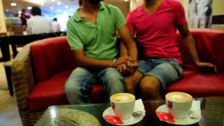 Aworan Okunrin ati Okunrin ti wọn di ara wọn mu ni India