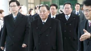 Gen Kim (dhexda ) ayaa ah nin si wayn looga yaqaano Kuuriyada Koonfureed